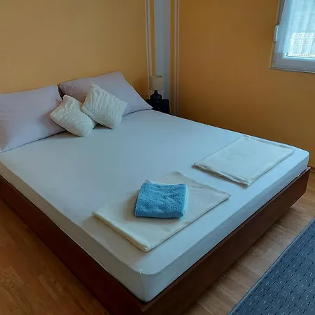 Appartamento With Parking Space Pirovac, Sibenik - 25146 *