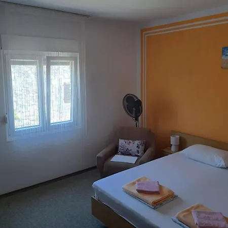 Apartment With Parking Space Pirovac, Sibenik - 25146 *