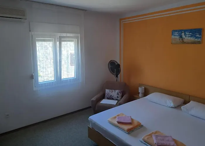 Appartamento With Parking Space Pirovac, Sibenik - 25146 *