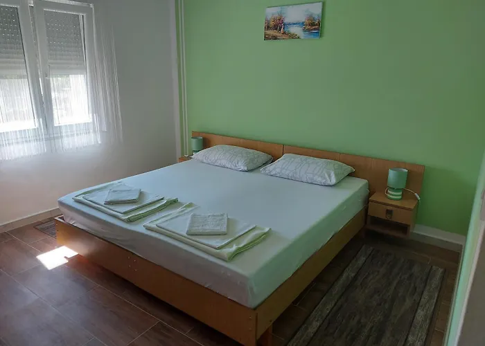 With Parking Space Pirovac, Sibenik - 25146 شقة *